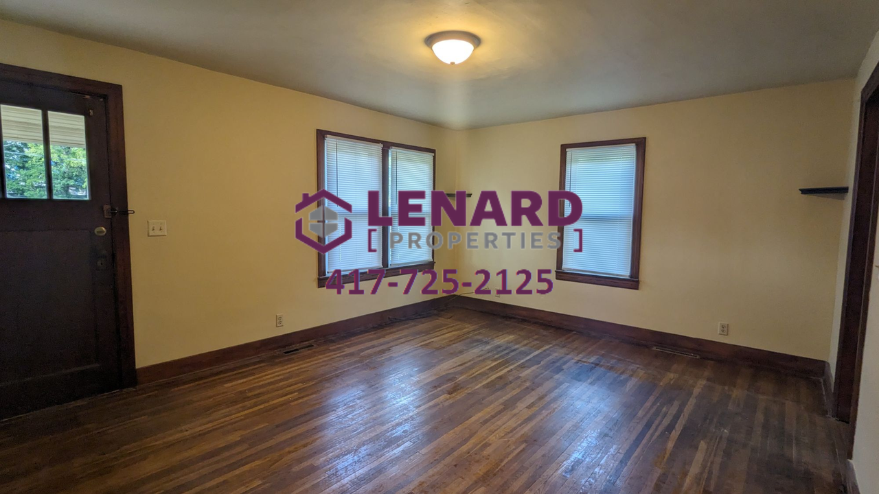 904 E Locust St - Photo 6 of 16