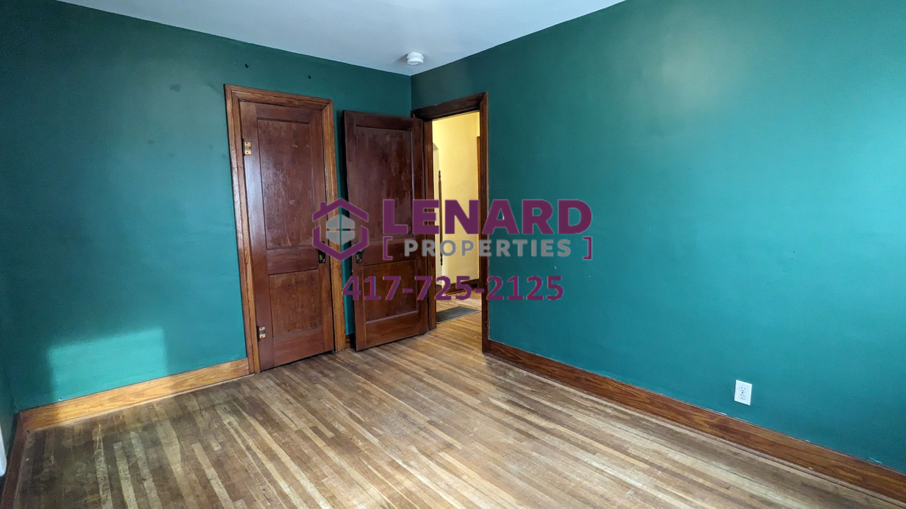 904 E Locust St - Photo 7 of 16