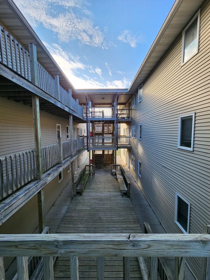 428 Stonehaven Drive - Photo 2 of 19