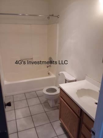 313 W Sycamore - Photo 4 of 4