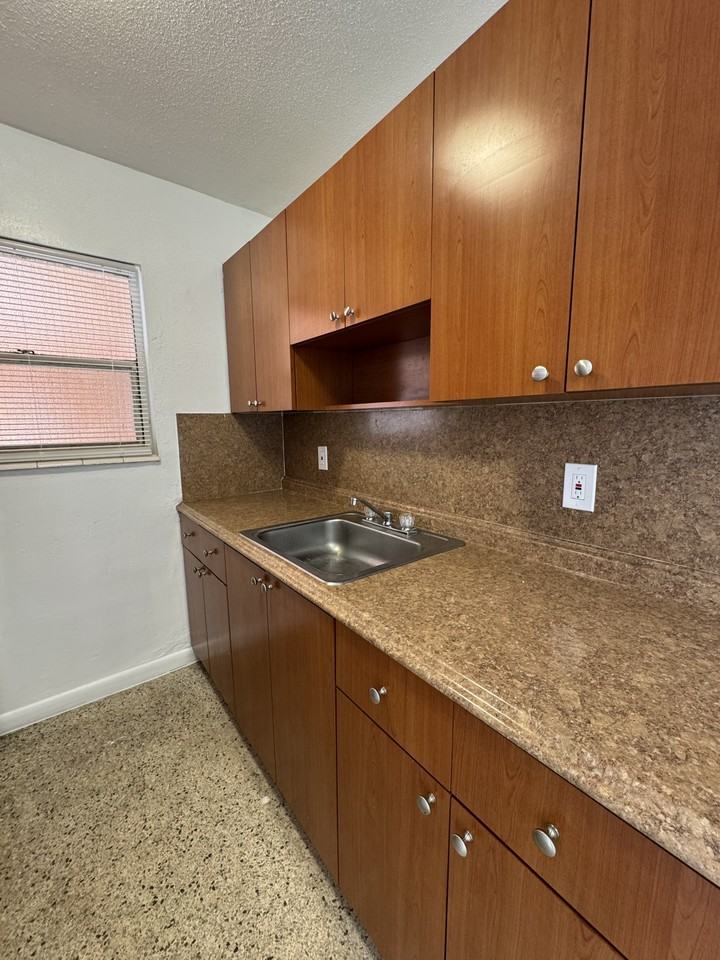 720 & 735 W - Photo 6 of 18