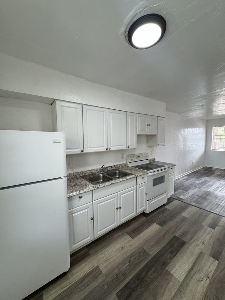 ROCKY APARTMENTS LLC - Photo 5 of 22