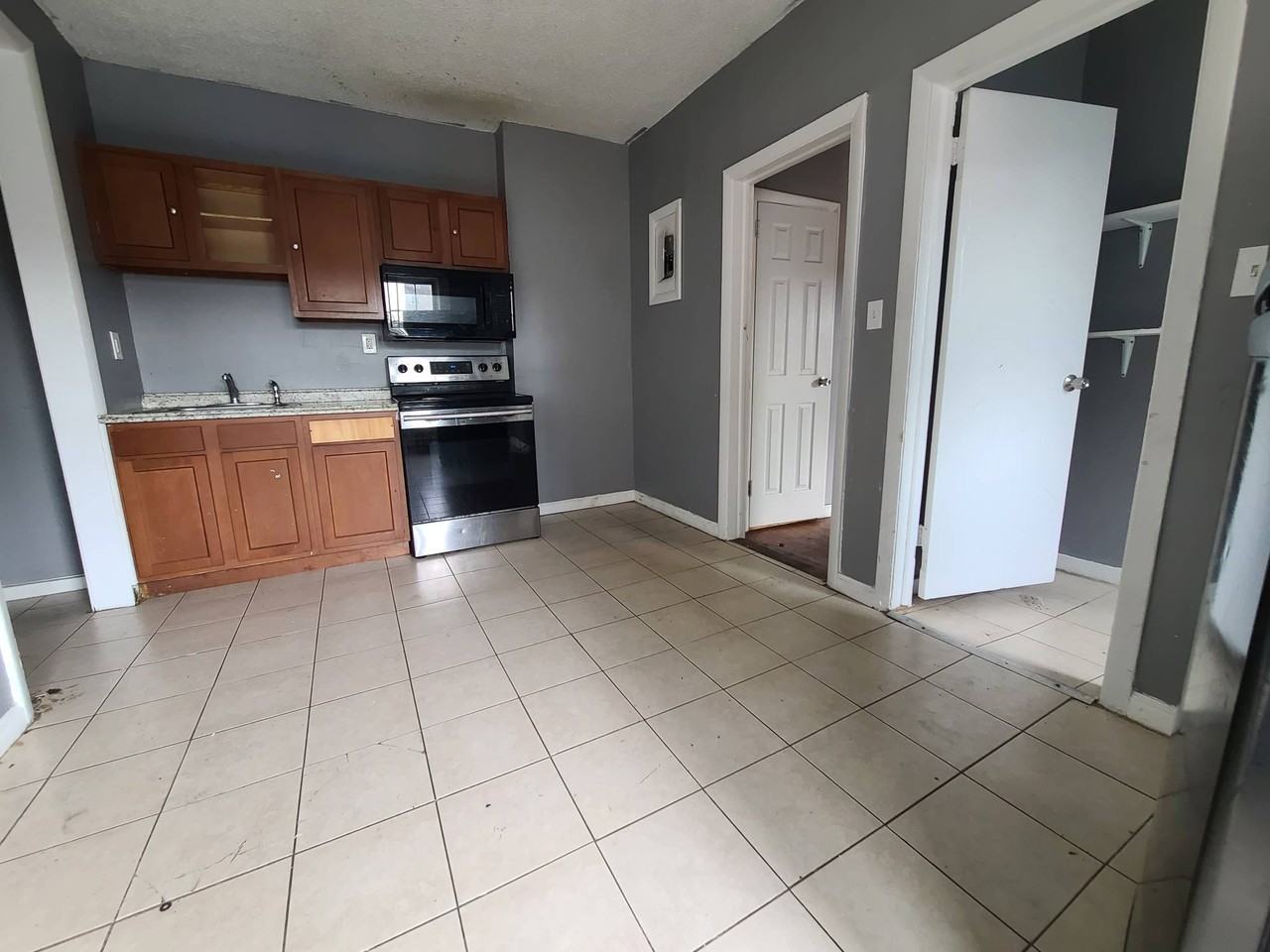 256 Mather Street - Photo 4 of 6