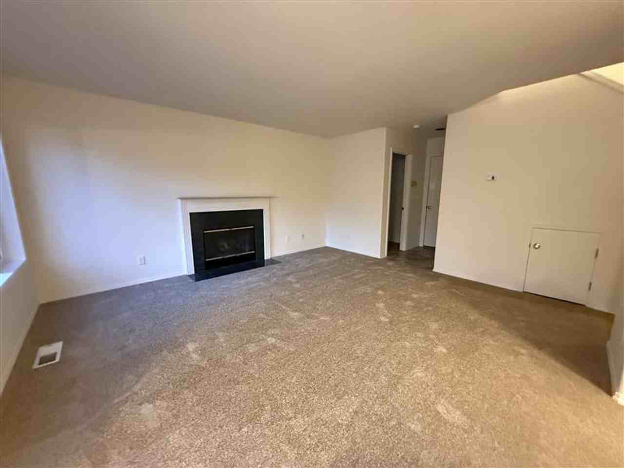 4145 Nw 127th Ave - Photo 3 of 18