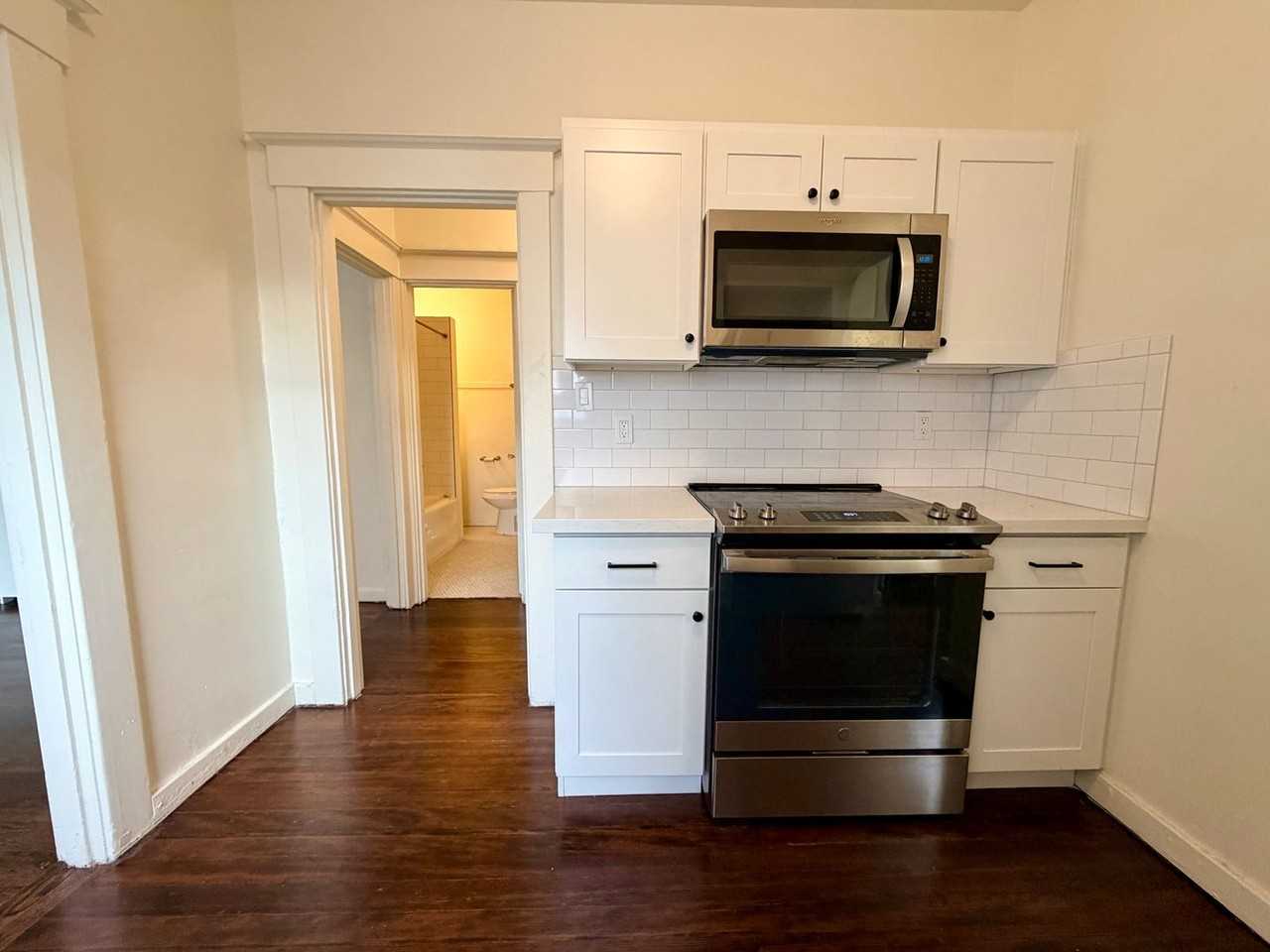 Devoe Apartments - Photo 4 of 35