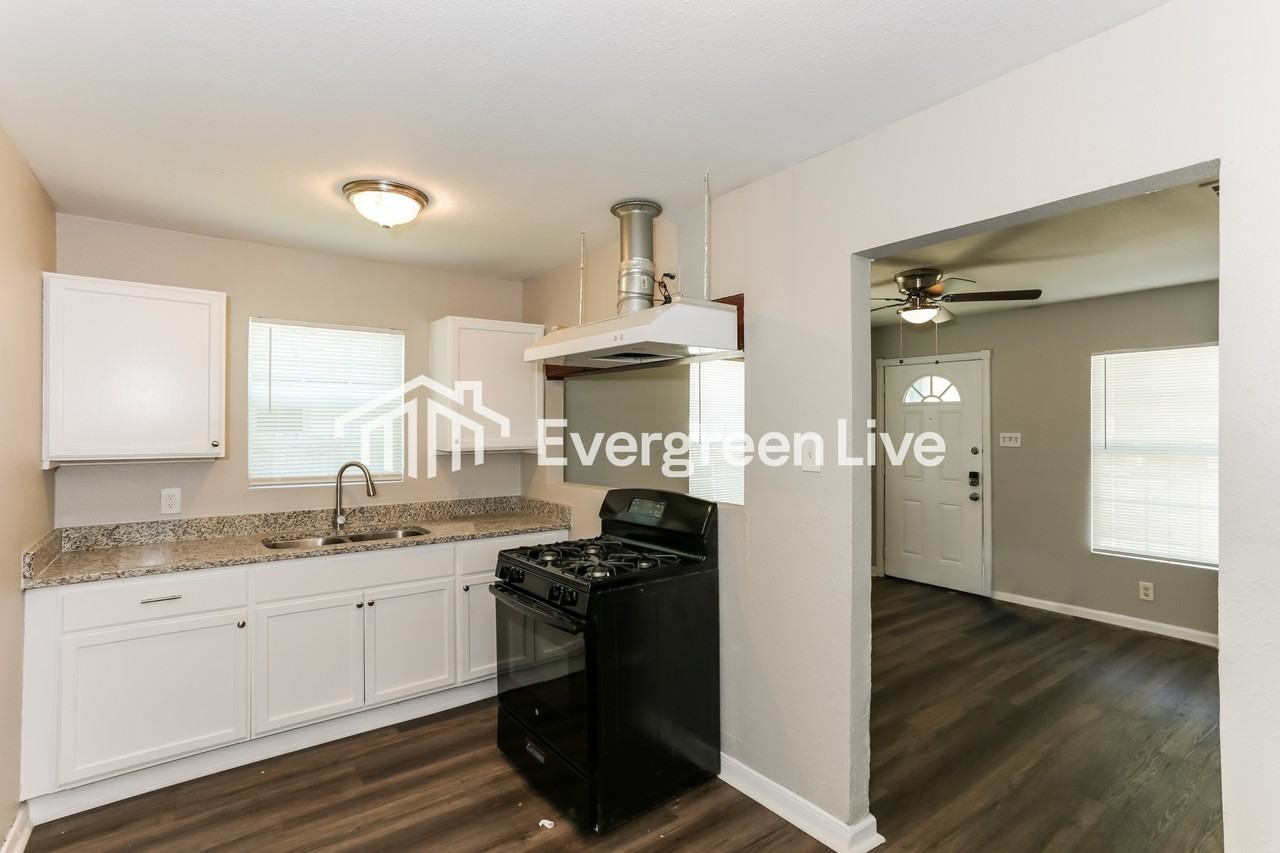 8914 Cardella Ave - Photo 5 of 12