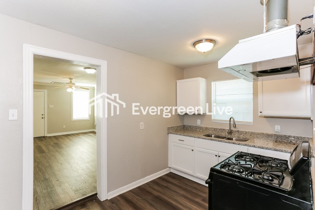 8914 Cardella Ave - Photo 6 of 12