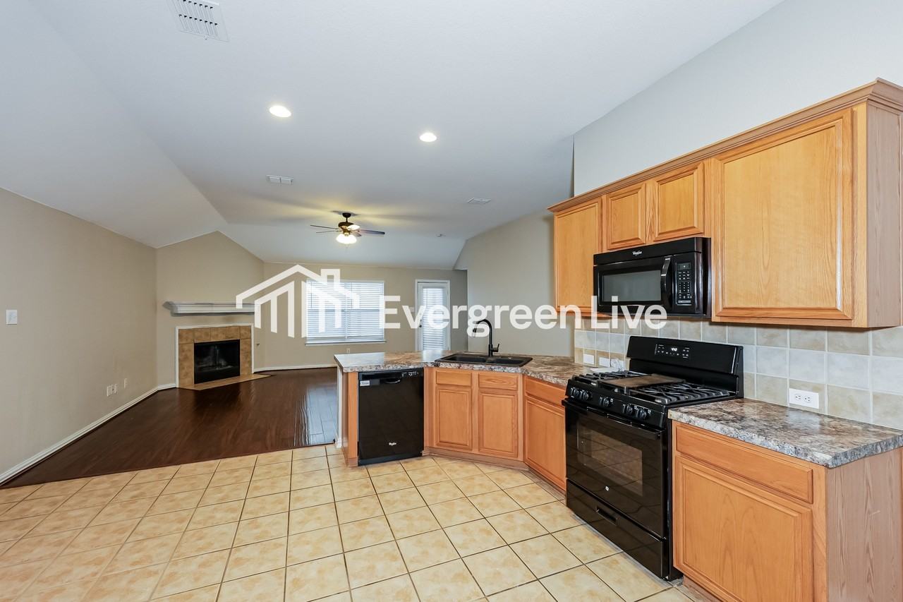 3228 Chesington Dr - Photo 7 of 15