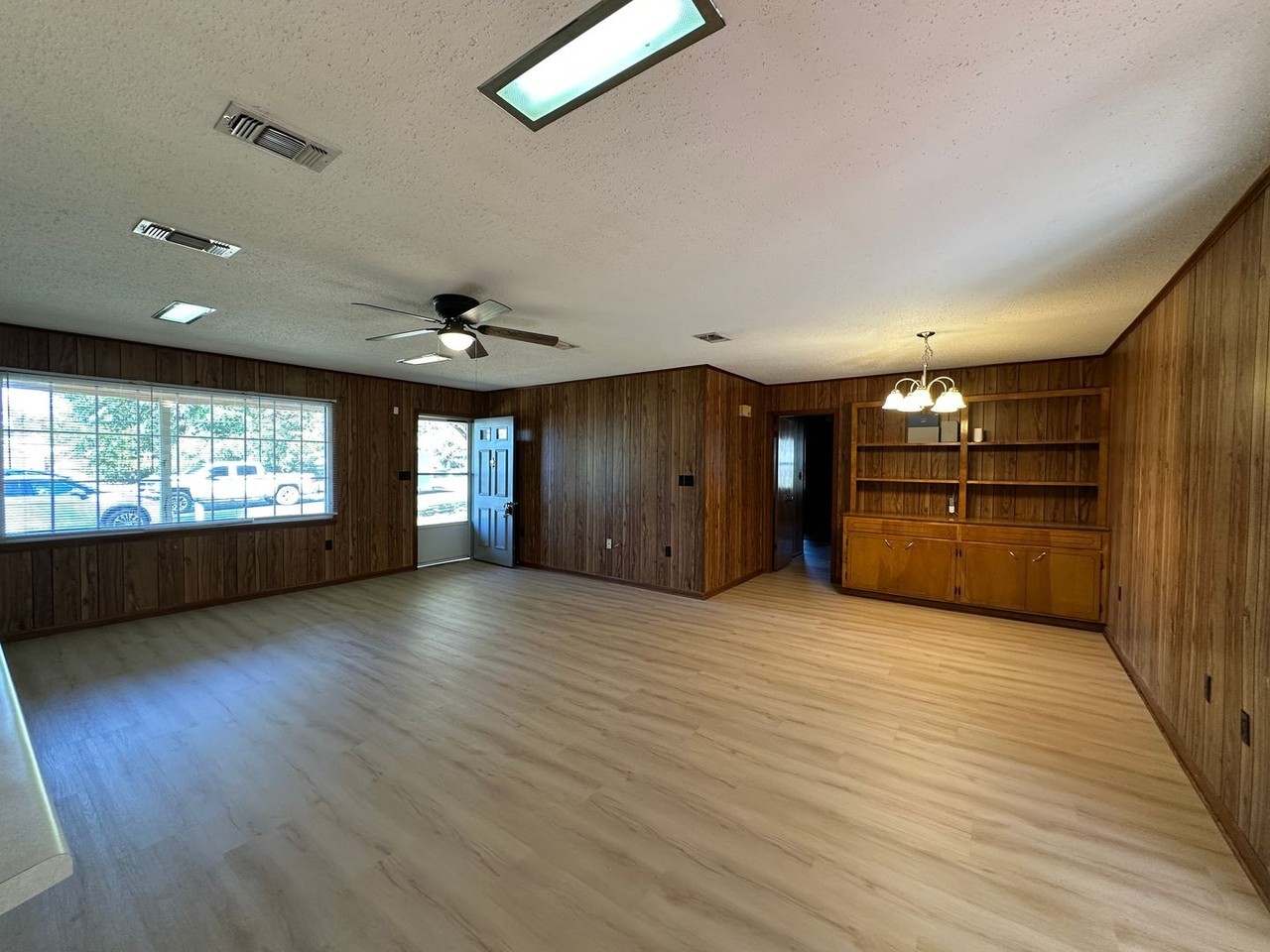 697 Green St - Photo 6 of 24