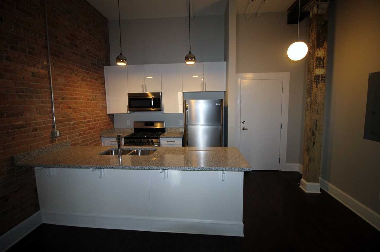 555 Poplar St #206 - Photo 2 of 7