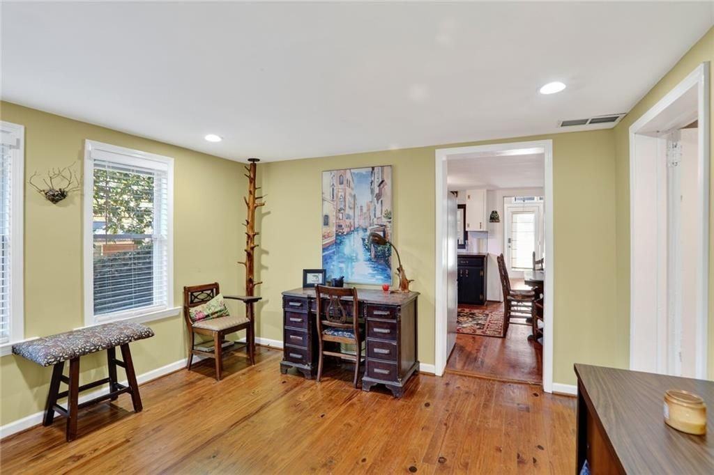 3671 Bishop Dr - Photo 2 of 15