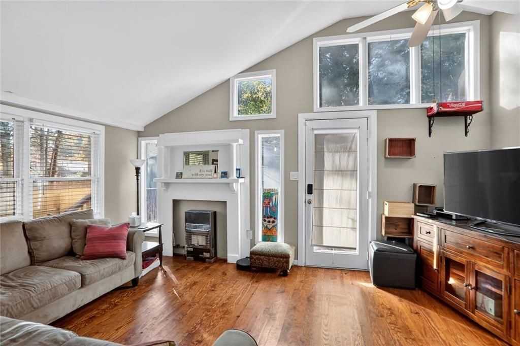 3671 Bishop Dr - Photo 6 of 15