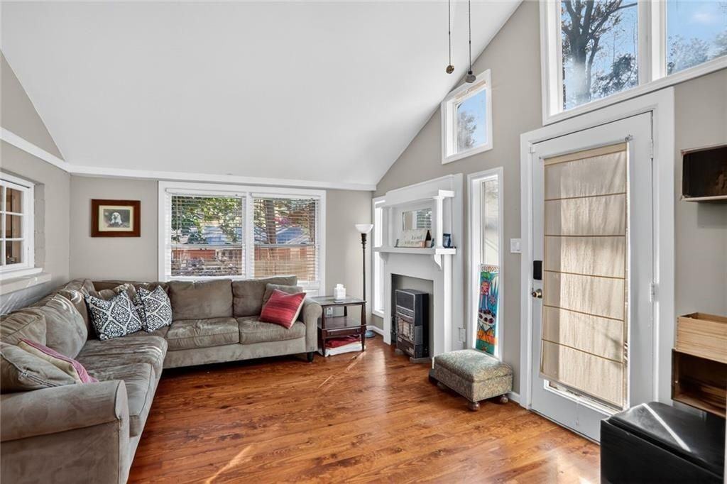 3671 Bishop Dr - Photo 7 of 15