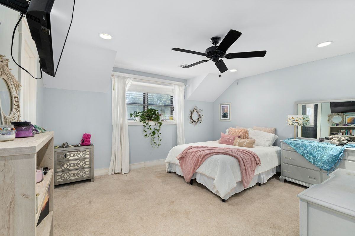 2710 Colonial Dr - Photo 2 of 16