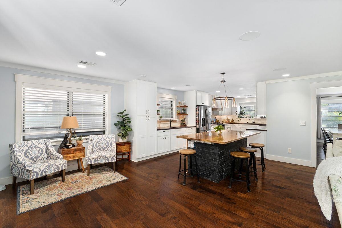 2710 Colonial Dr - Photo 3 of 16