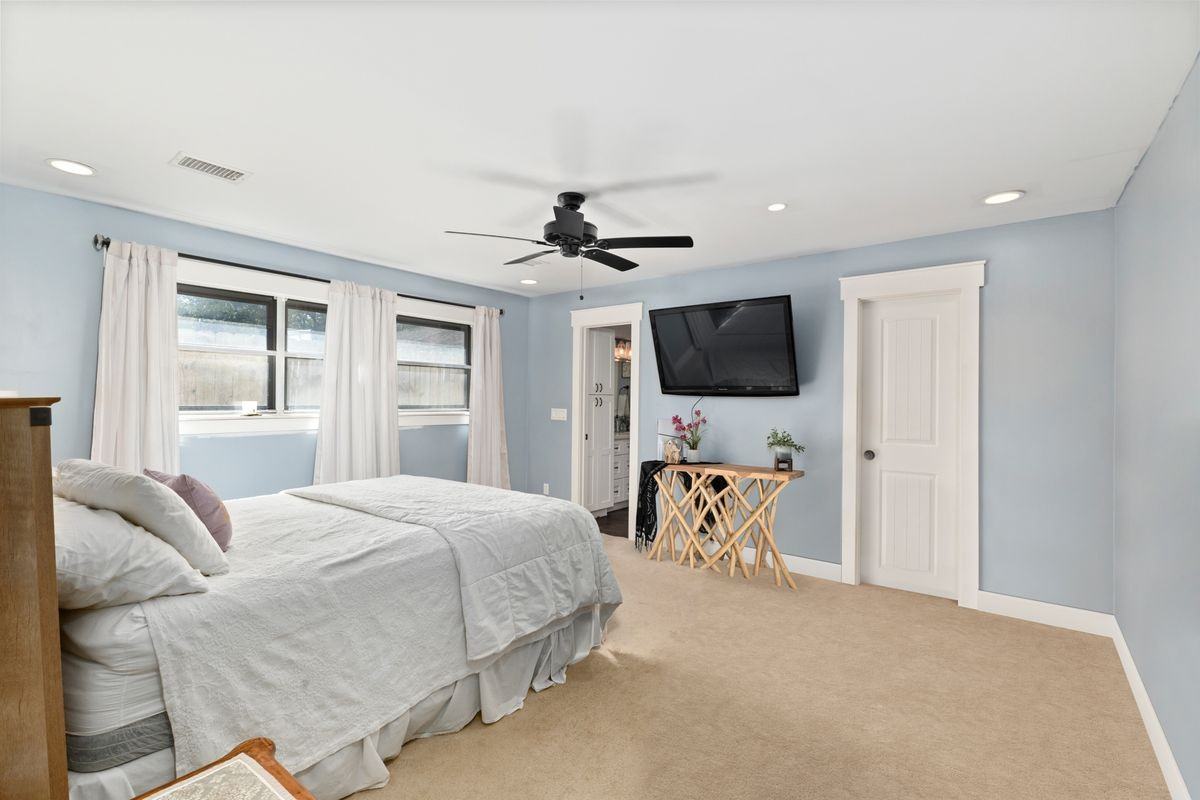 2710 Colonial Dr - Photo 6 of 16