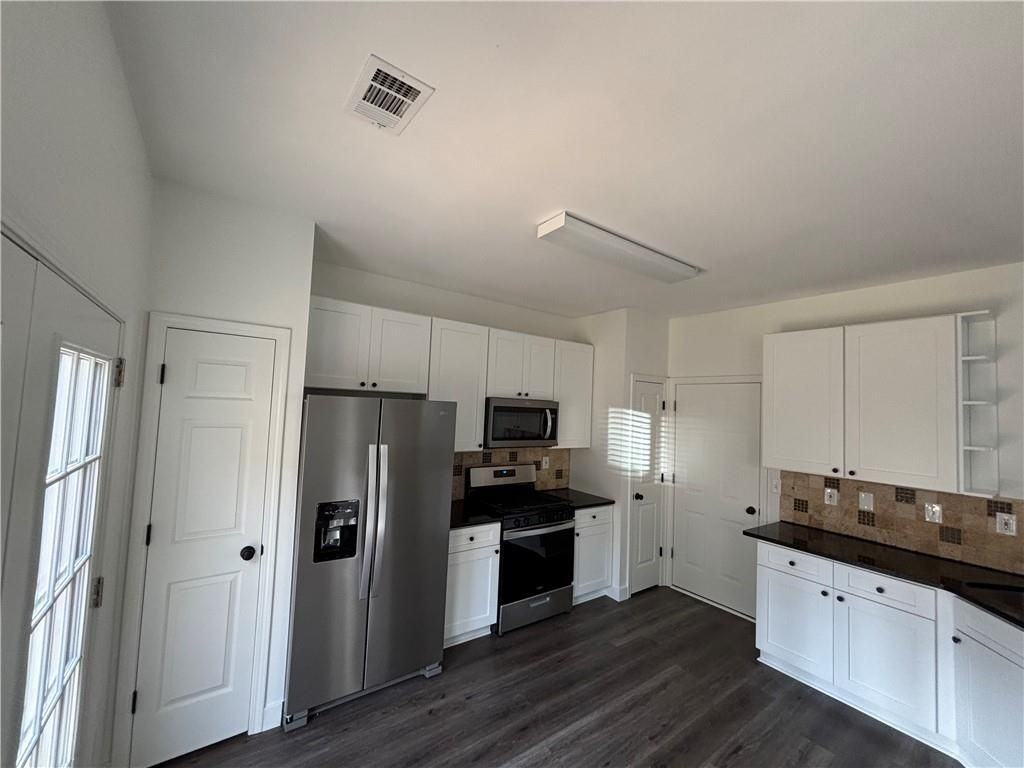 200 Wellisford Ct - Photo 6 of 11