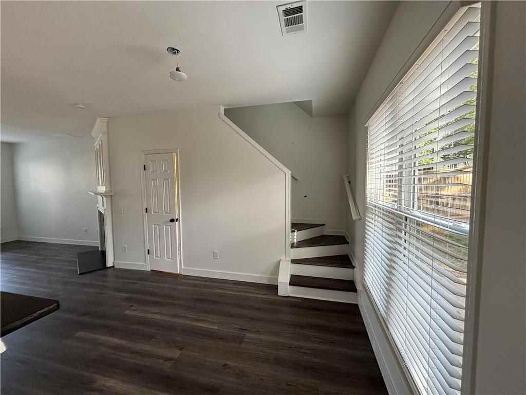 200 Wellisford Ct - Photo 7 of 11