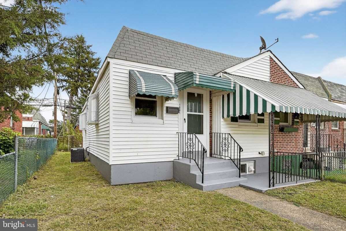1001 Burnside Rd - Photo 2 of 10