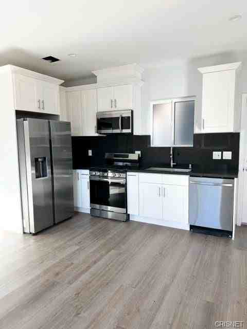 19421 Ventura Blvd ##4 - Photo 3 of 28