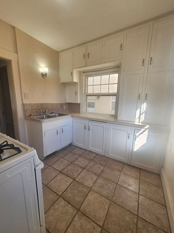 1819 Grand Avenue - Photo 5 of 14