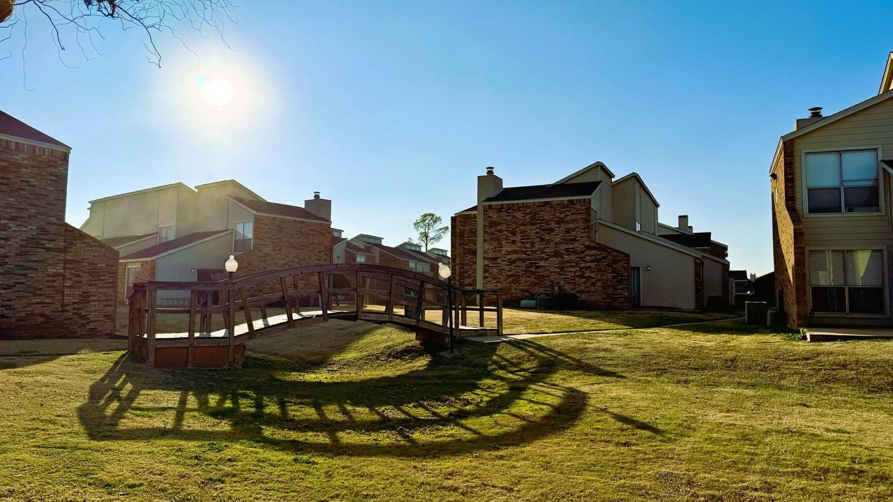 Fountaingate - Photo 7 of 12