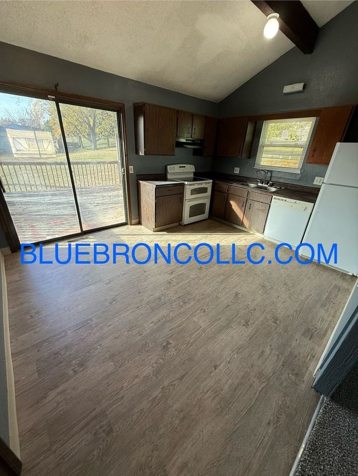 4020 Hedges Ave - Photo 6 of 18