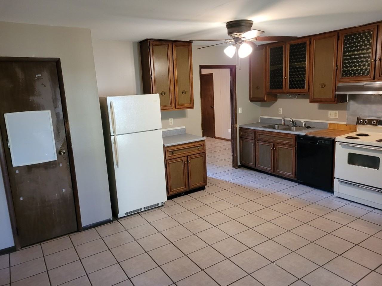 1848 Hastings Rd - Photo 3 of 15