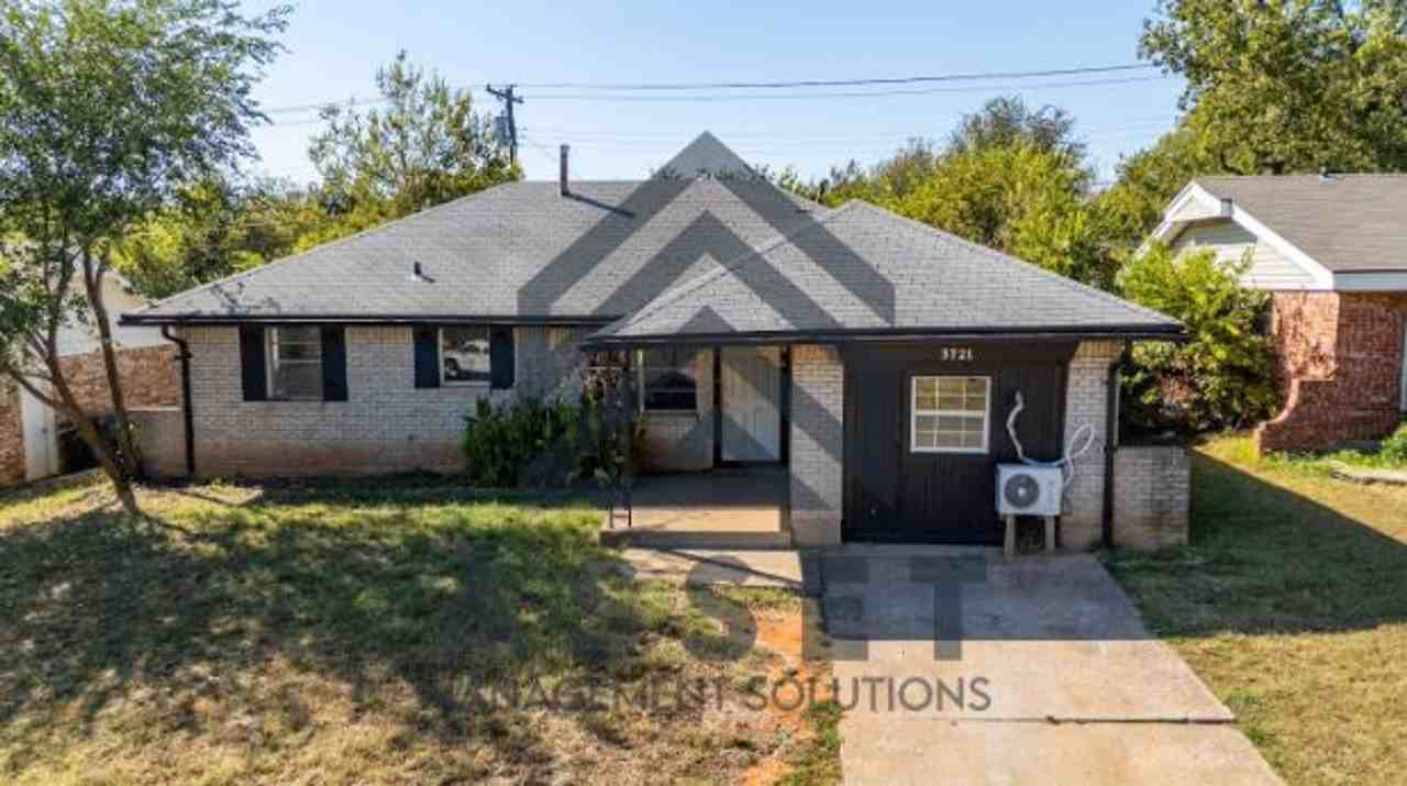 3721 Parkwoods Ln - Photo 2 of 24