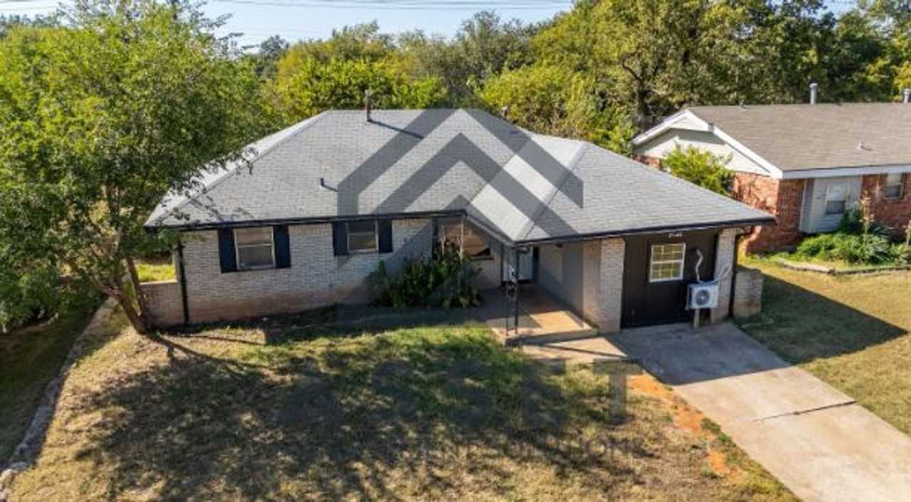 3721 Parkwoods Ln - Photo 5 of 24