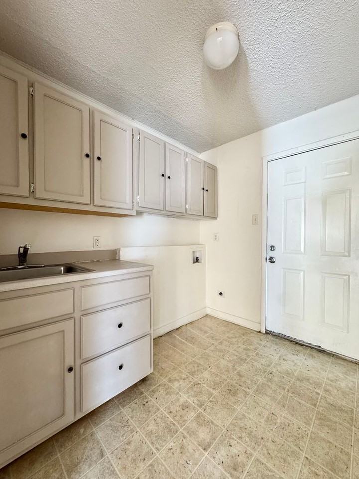 132 E 11th St - Photo 2 of 4