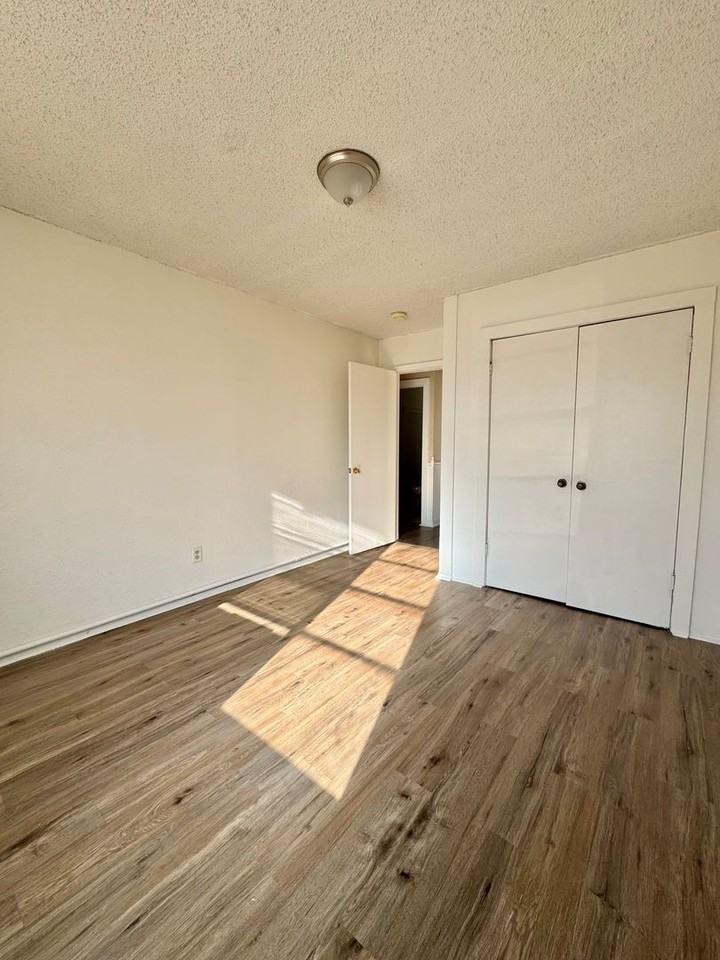132 E 11th St - Photo 3 of 4