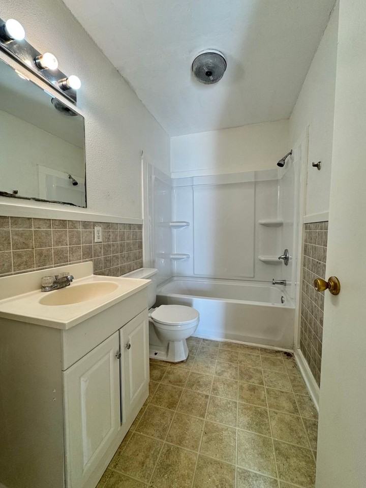 132 E 11th St - Photo 4 of 4