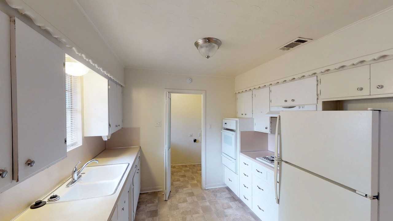 1301 Amherst Drive - Photo 7 of 13