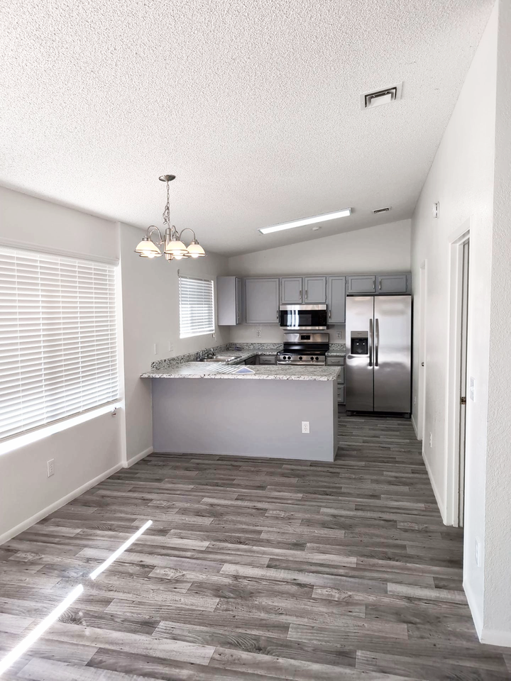 7927 West Desert Cove Avenue - Photo 2 of 14