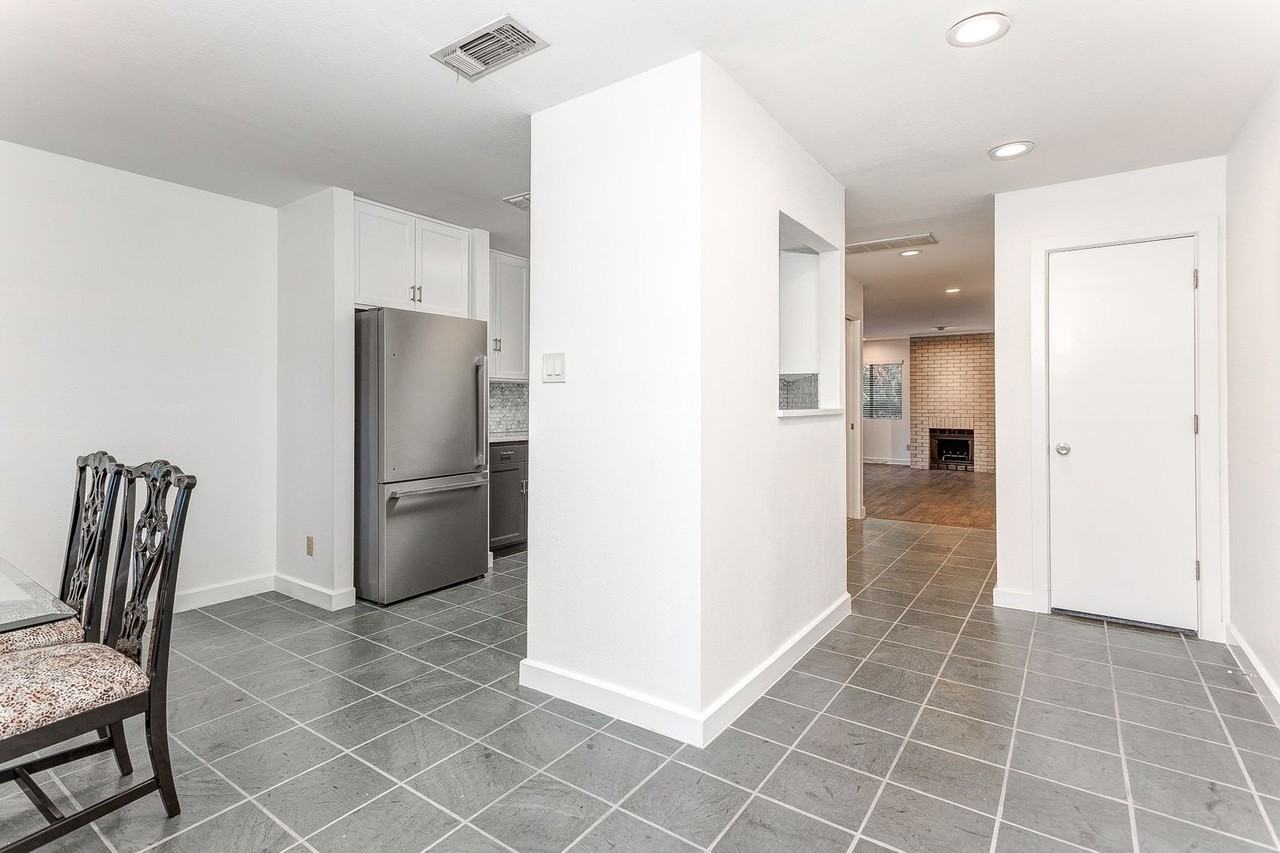 2633 Mccart Ave - Photo 7 of 34