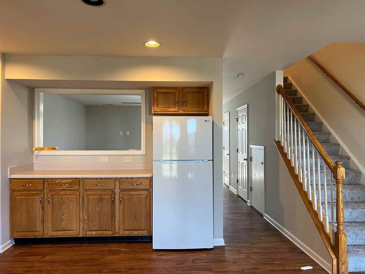 406 S Spinnaker Ln - Photo 2 of 18