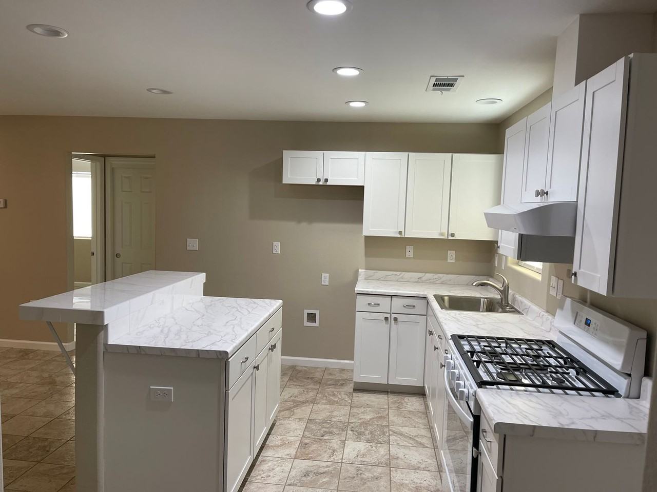 354 1/2 S G St - Photo 3 of 14