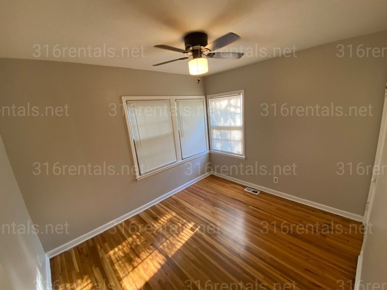 918 N Pershing St - Photo 7 of 9