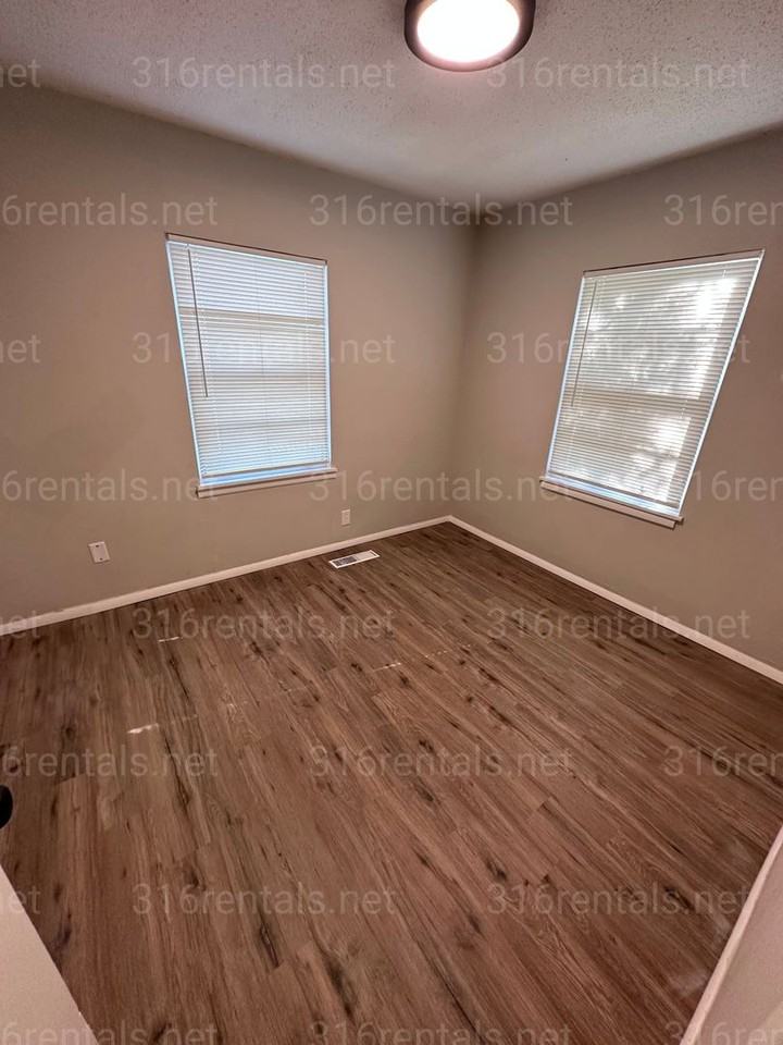 6213 N West Park View St - Photo 5 of 10