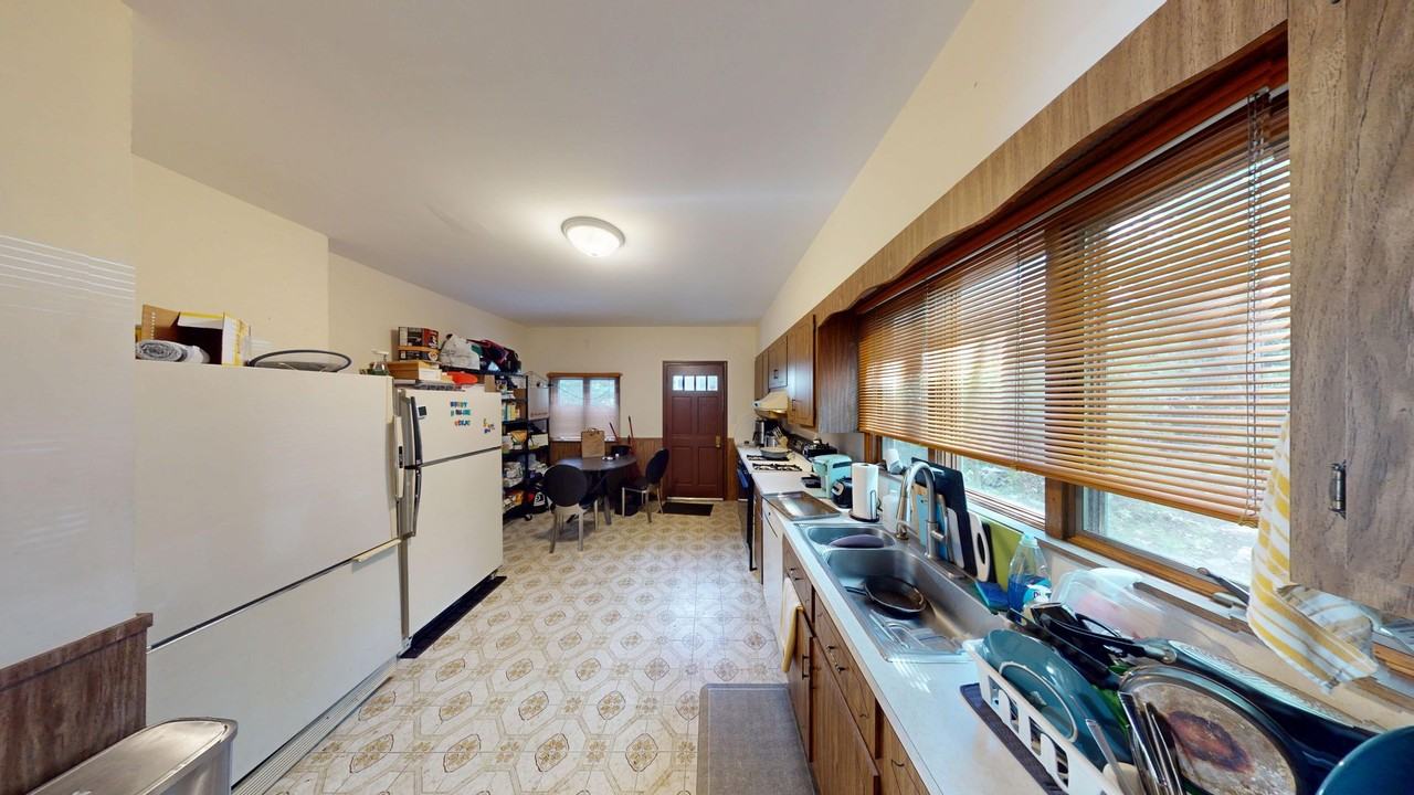 1 Woodstock Ave - Photo 5 of 20