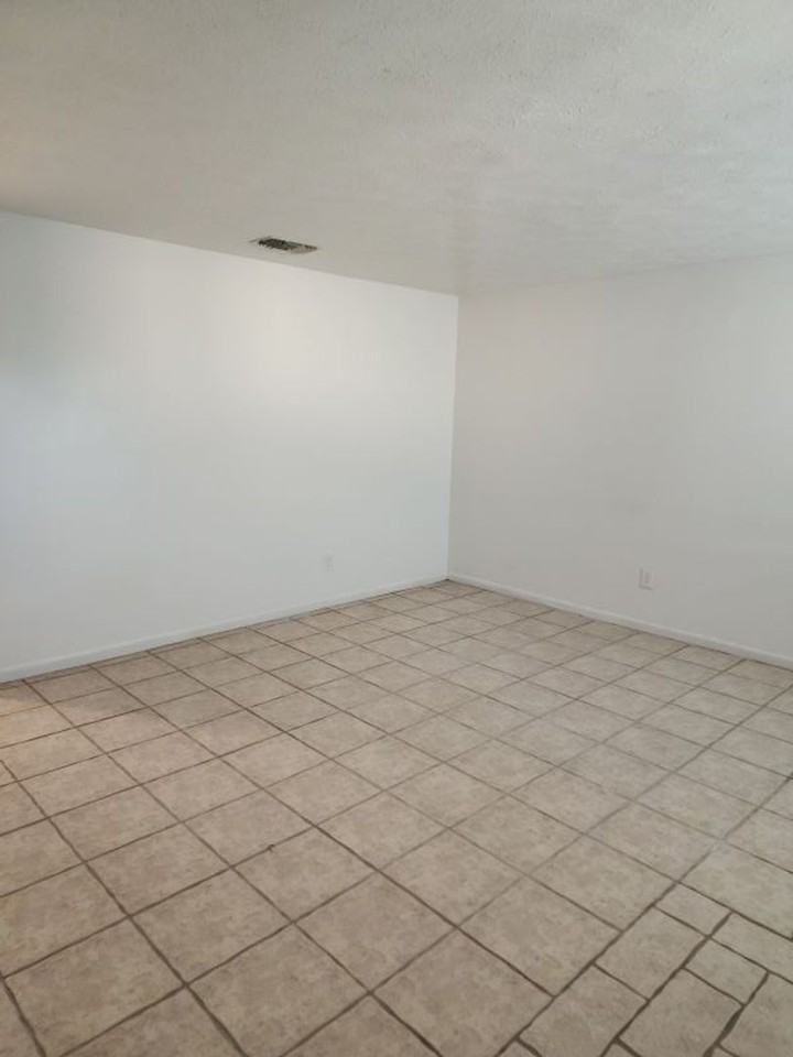 412 West 26th Street - Photo 3 of 22