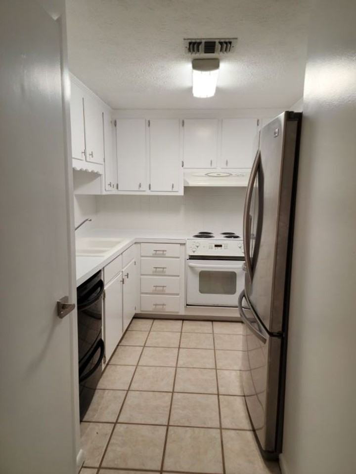 412 West 26th Street - Photo 4 of 22