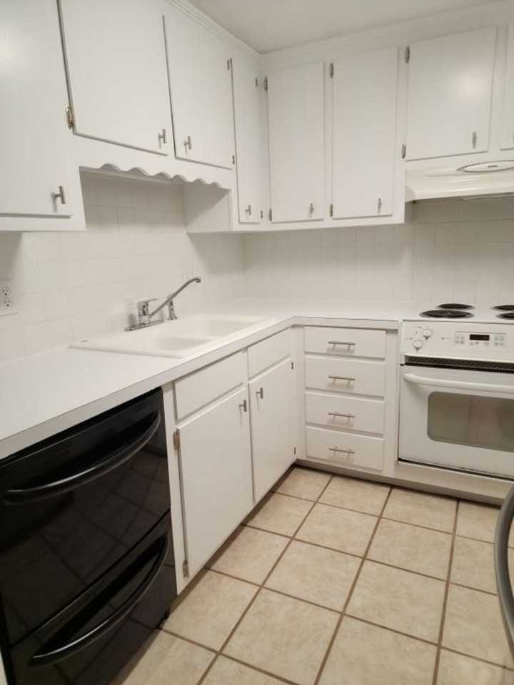 412 West 26th Street - Photo 5 of 22