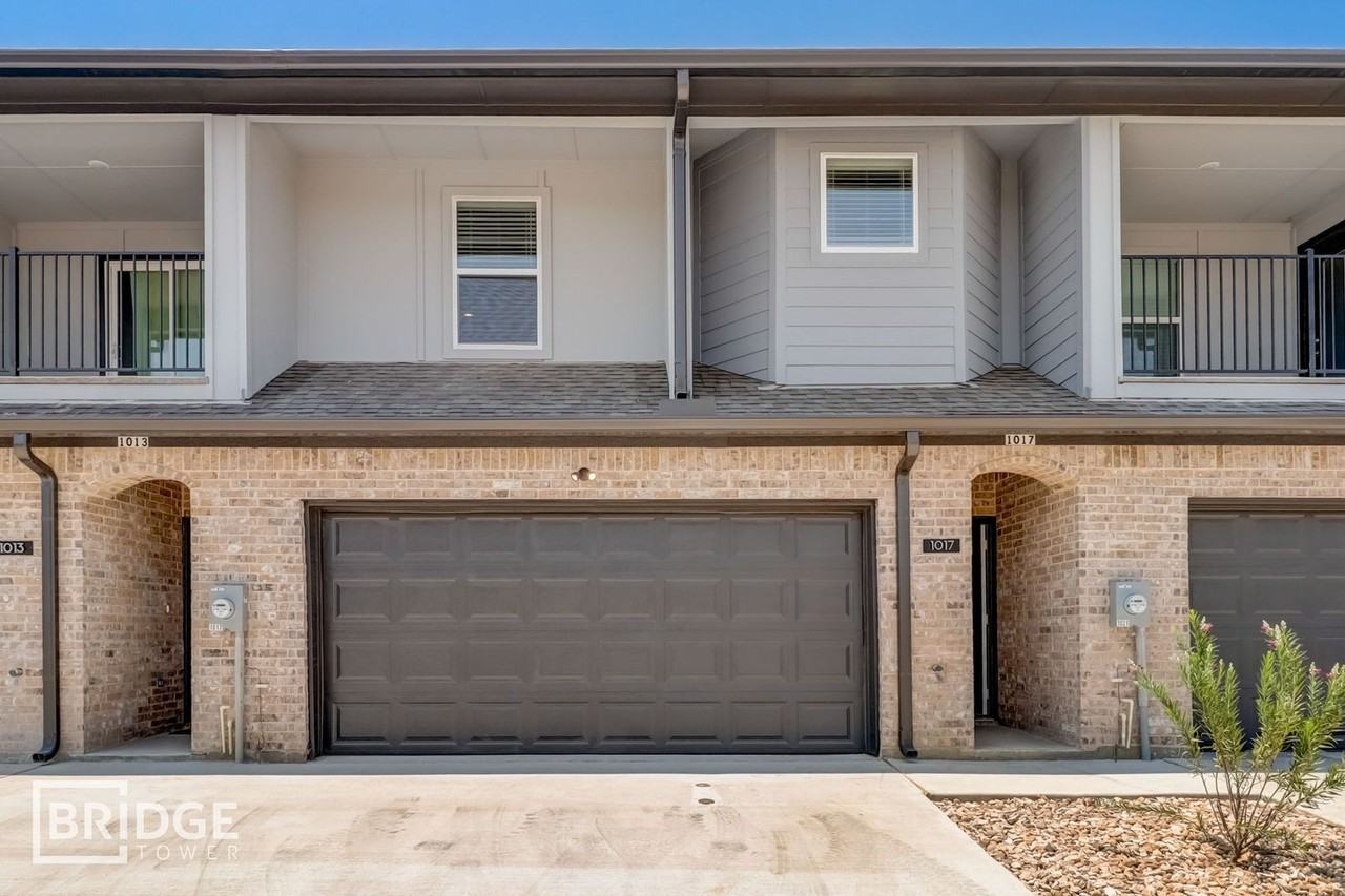 1029 E Golden Ln - Photo 2 of 15