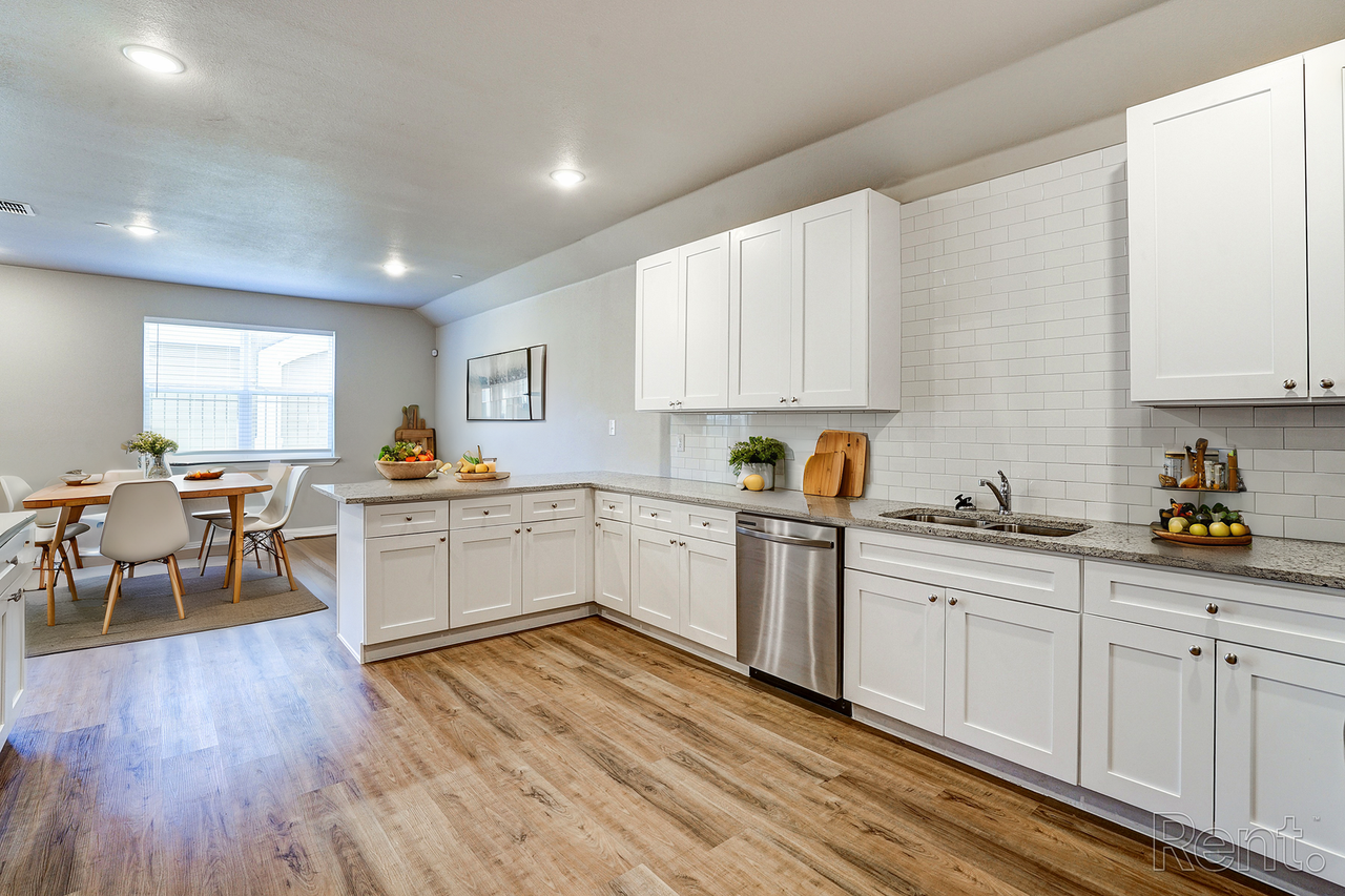 1029 E Golden Ln - Photo 3 of 15