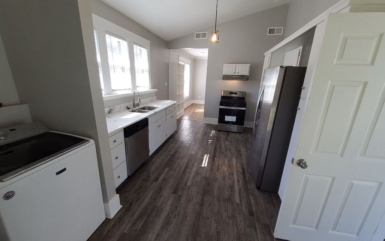 668 Stonewall St - Photo 4 of 9