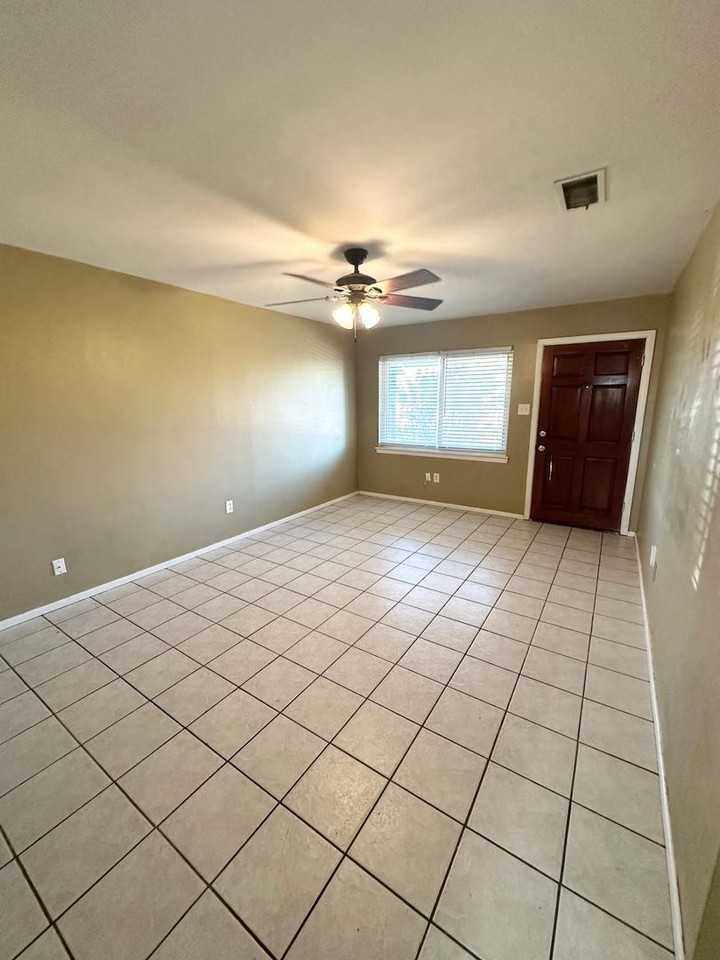 4725 Crockett Avenue - Photo 3 of 12