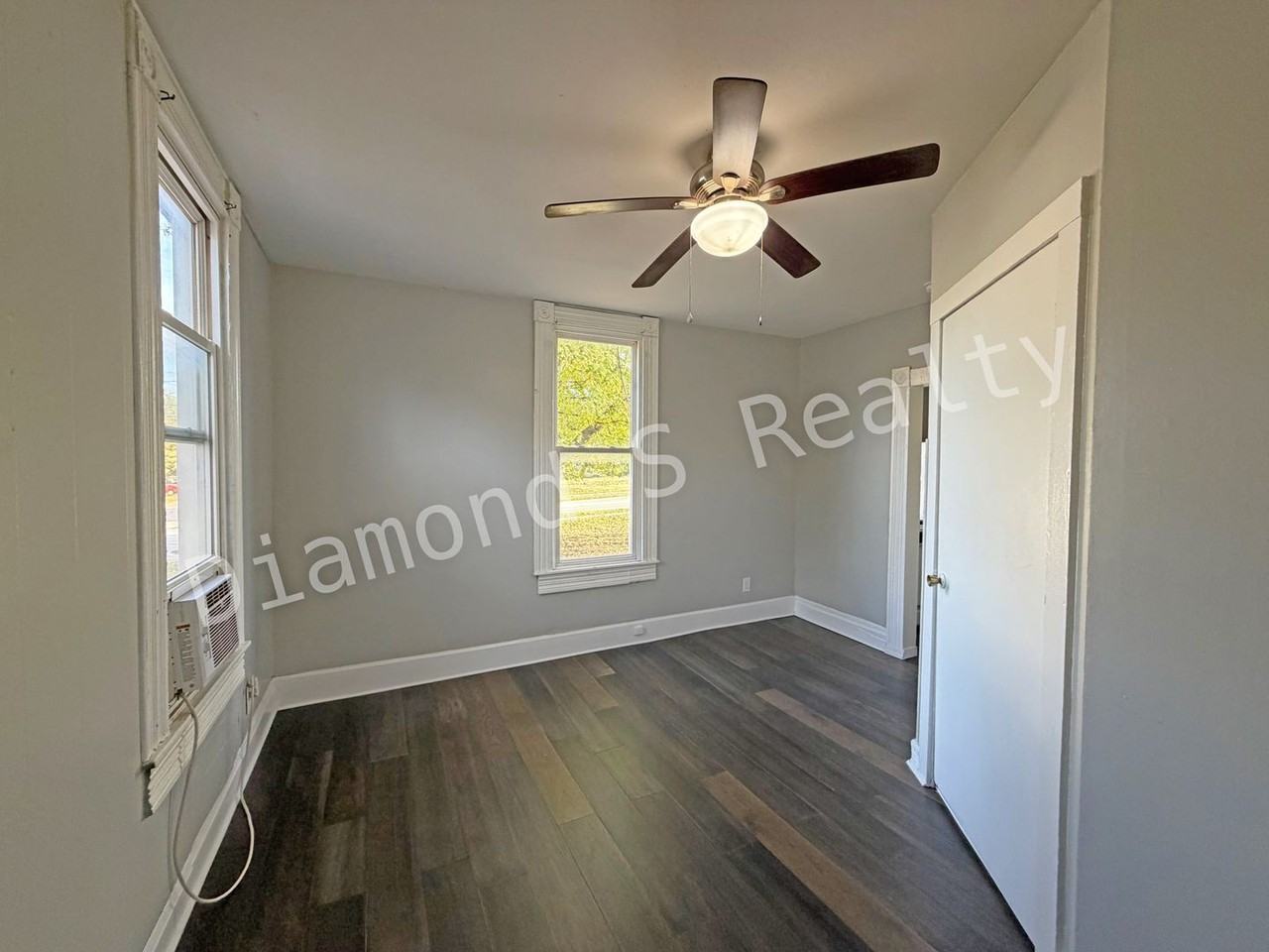 2052 N Taylor Ave - Photo 2 of 7