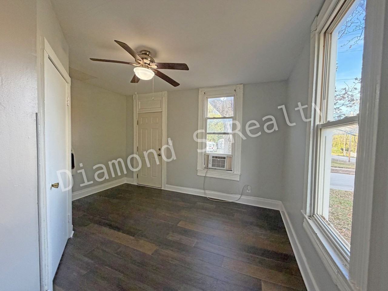 2052 N Taylor Ave - Photo 3 of 7